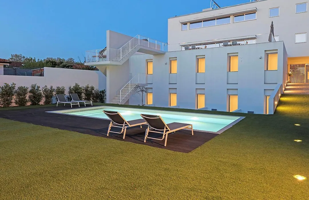 Uporto House Residence-1