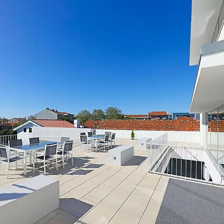 Uporto House Residence-3